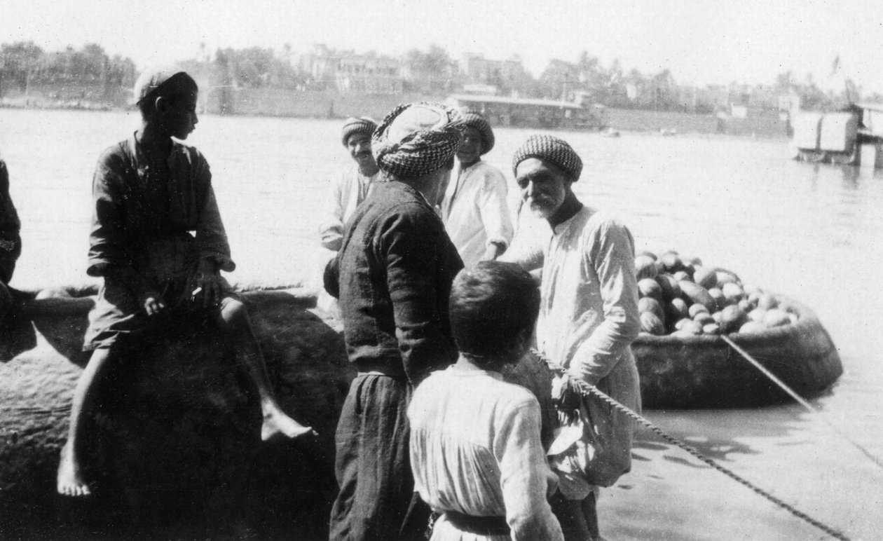 तरबूज, टाइग्रिस नदी, बगदाद, इराक, 1917-1919 के साथ नदी शिल्प लदी द्वारा अज्ञात