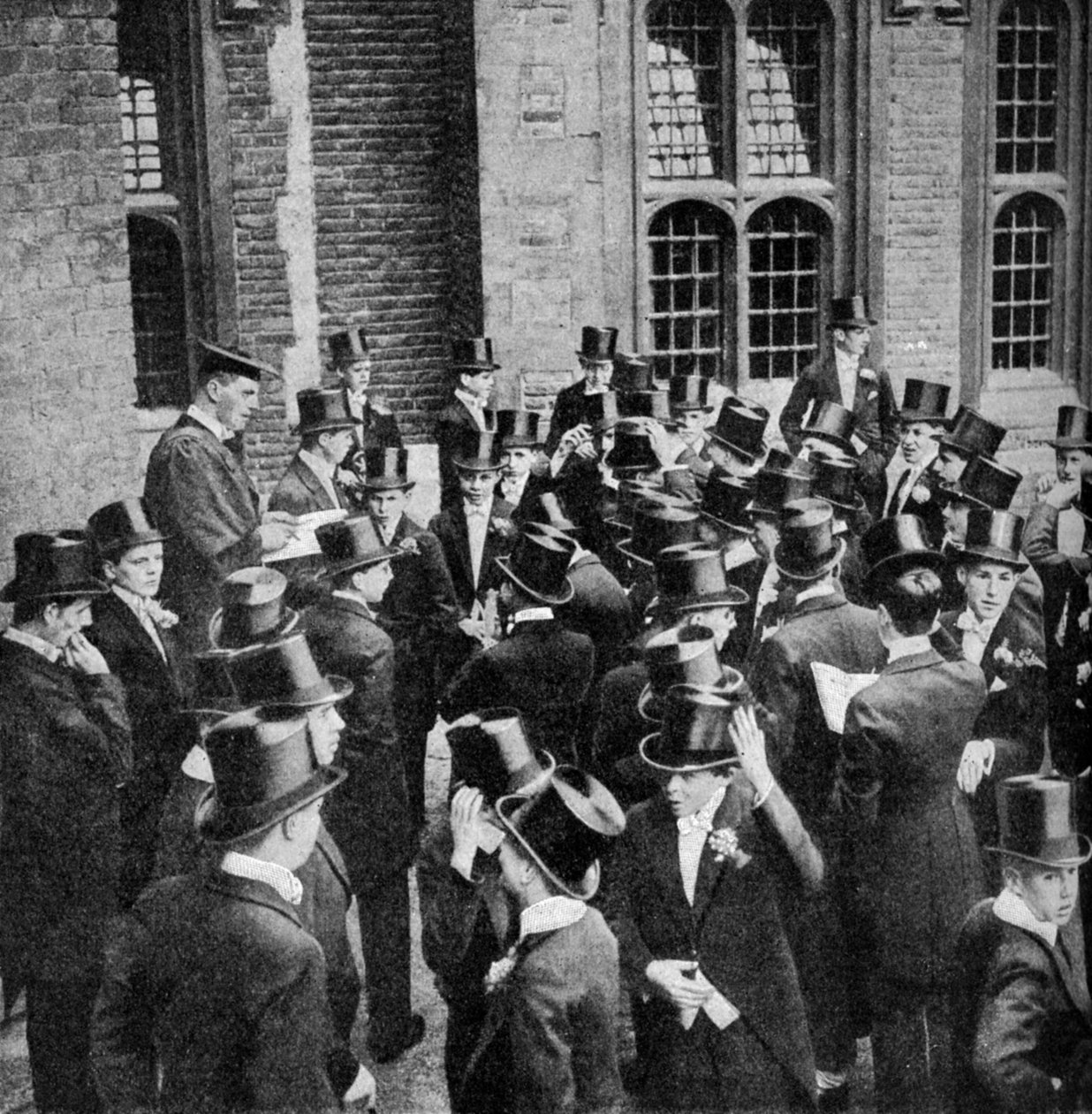 4 जून, बर्कशायर, C1922 पर ईटोनियन का रोल कॉल द्वारा अज्ञात