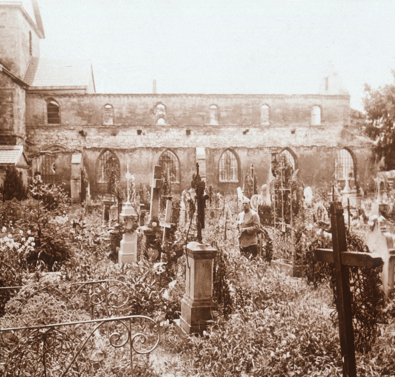 रूफलेस चर्च, मार्ने, उत्तरी फ्रांस, c1914-c1918 द्वारा अज्ञात