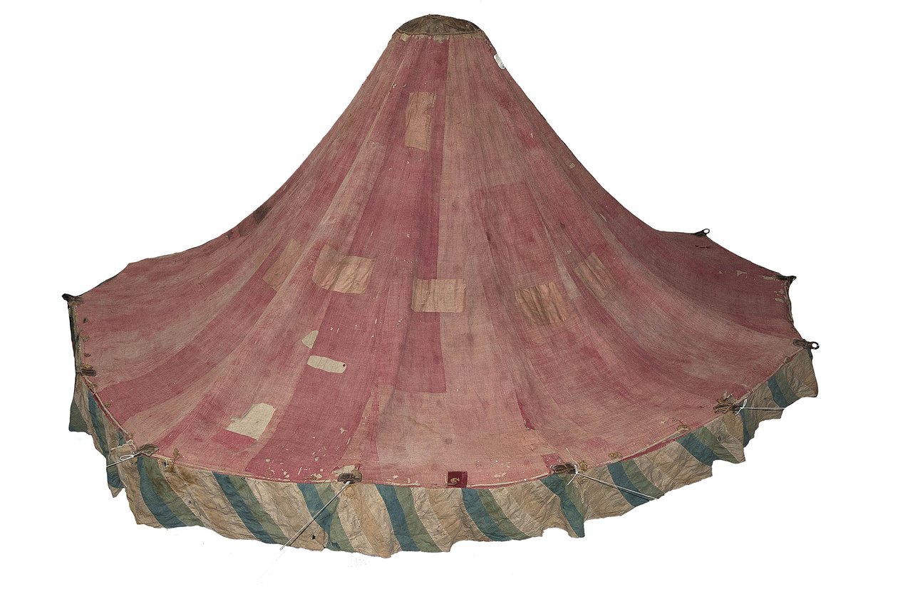 1834-1848 में मुहम्मद शाह छत के लिए बना रॉयल राउंड टेंट। द्वारा अज्ञात
