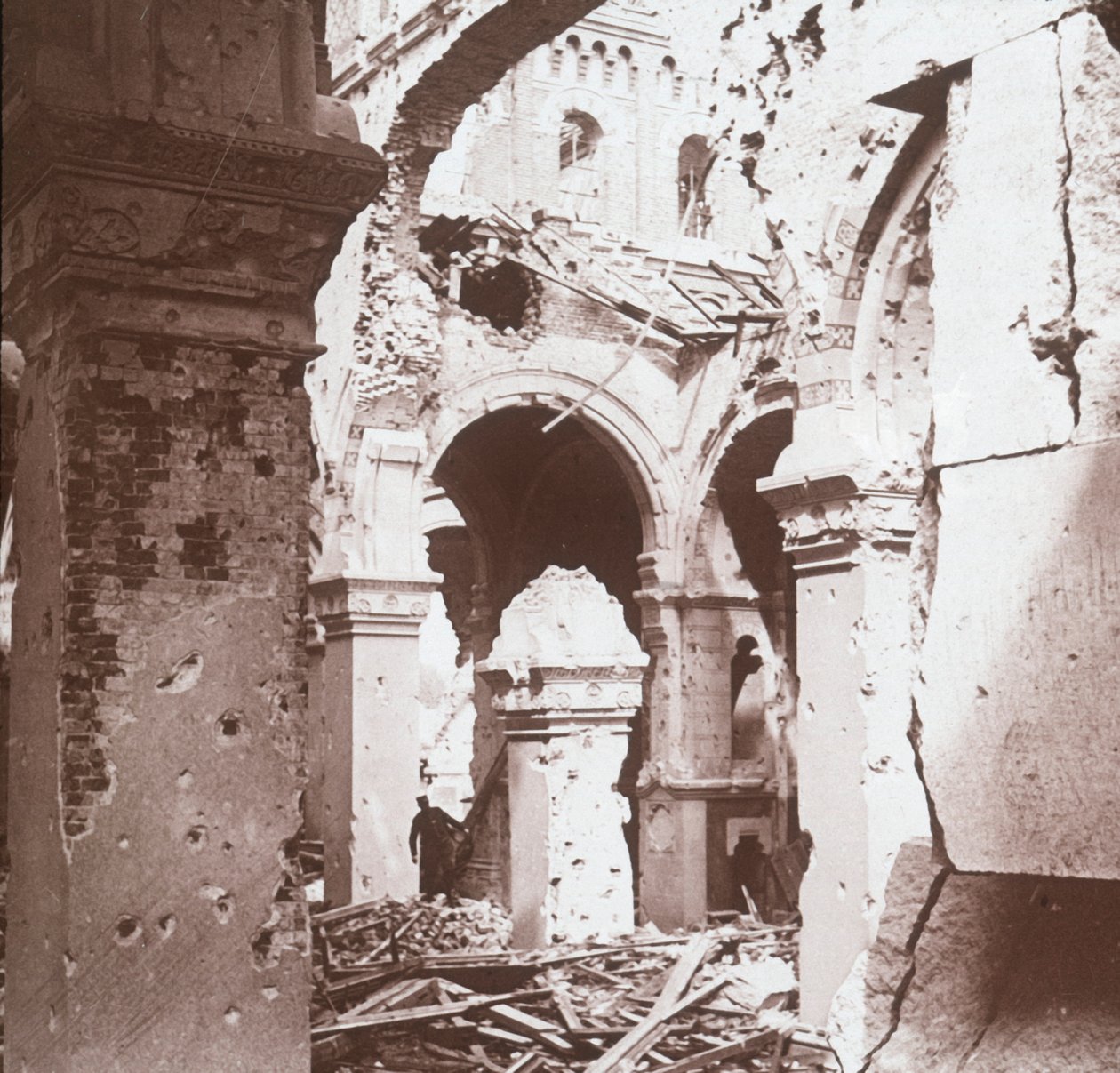 बर्बाद चर्च, अल्बर्ट, उत्तरी फ्रांस, c1914-c1918 द्वारा अज्ञात
