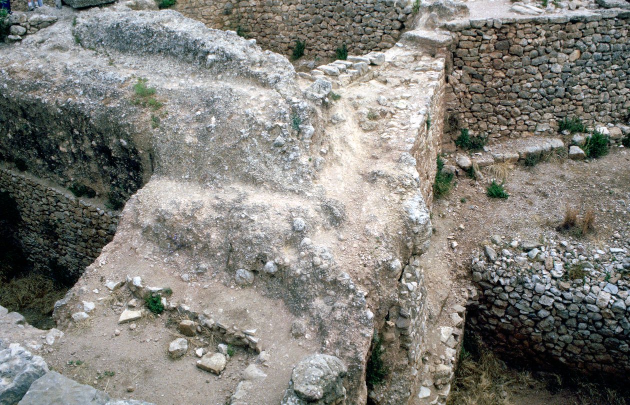 Mycenae के प्रागैतिहासिक ग्रीक शहर के खंडहर द्वारा अज्ञात