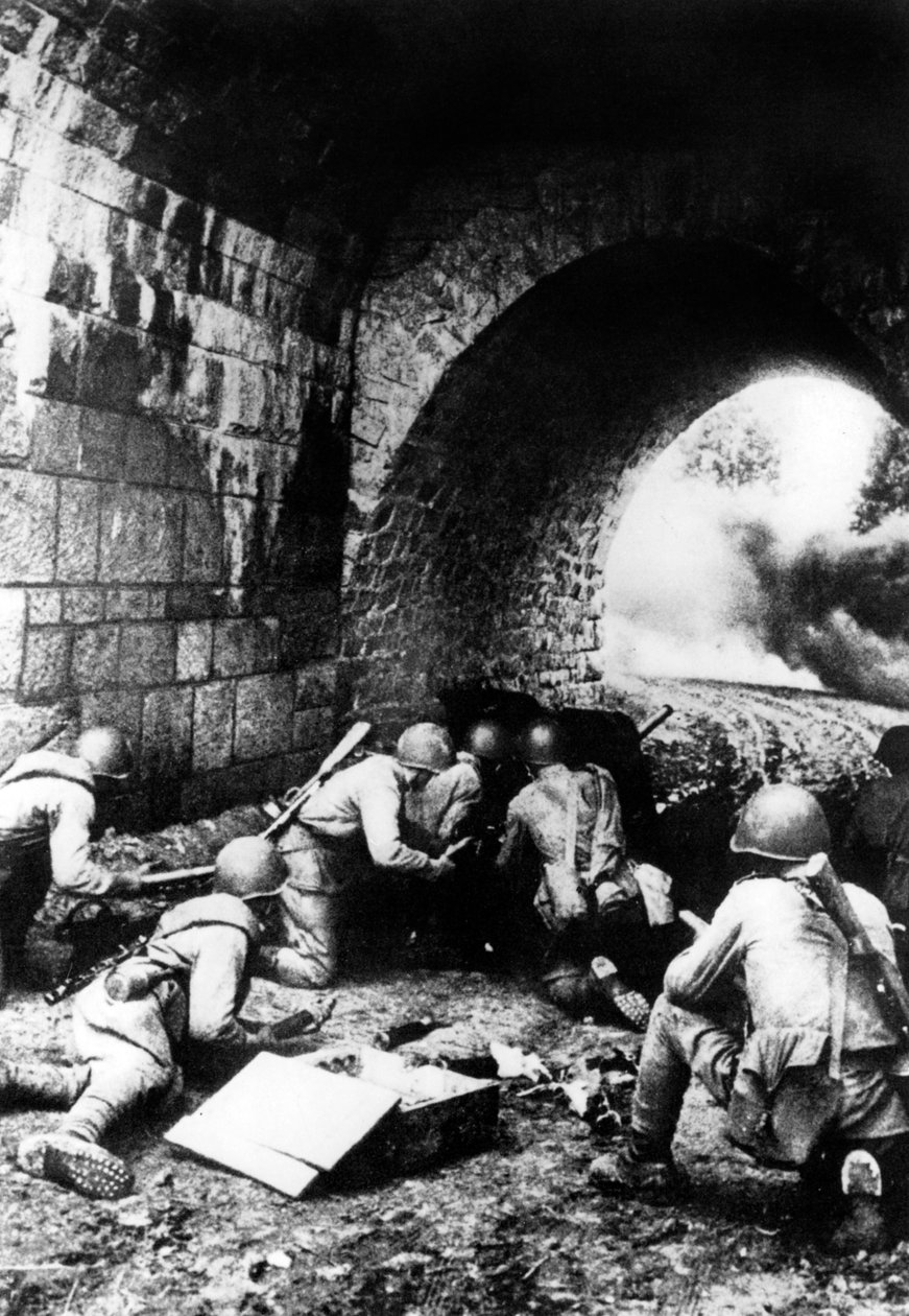 1944 में रीगा, लातविया के पास कार्रवाई में रूसी सैनिक द्वारा अज्ञात