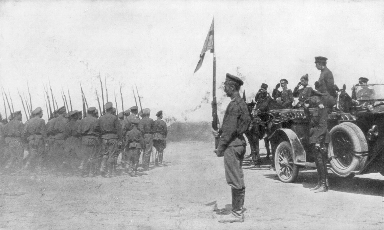 जुलाई 1917 में प्रथम विश्व युद्ध, अलेक्जेंडर केरेन्स्की के सामने रूसी सैनिक परेड द्वारा अज्ञात