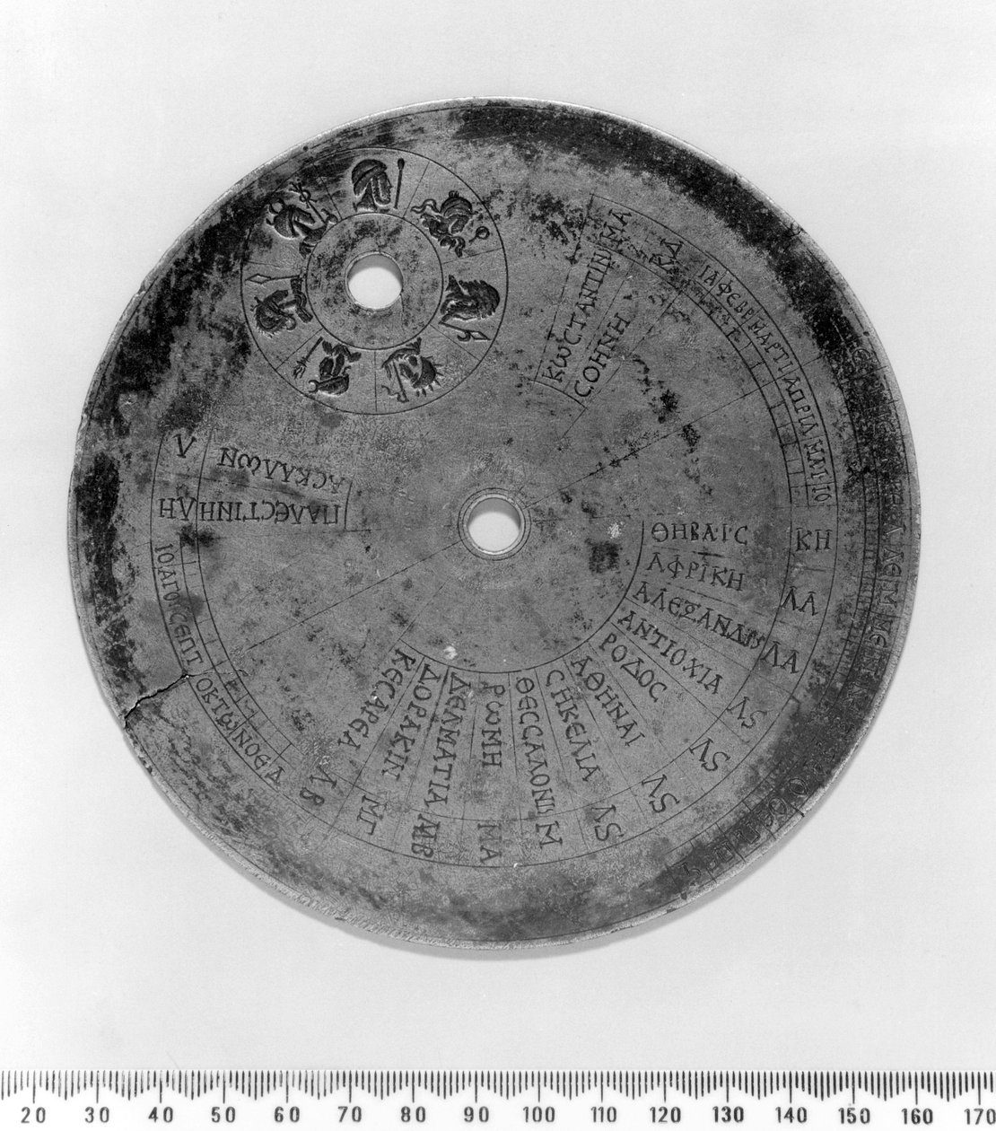 SUNDIALS, ALTITUDE एक बीजान्टिन पोर्टेबल धूपघड़ी के भाग, c AD एक बीजान्टिन पोर्टेबल धूपघड़ी के भाग, c AD 520 द्वारा अज्ञात