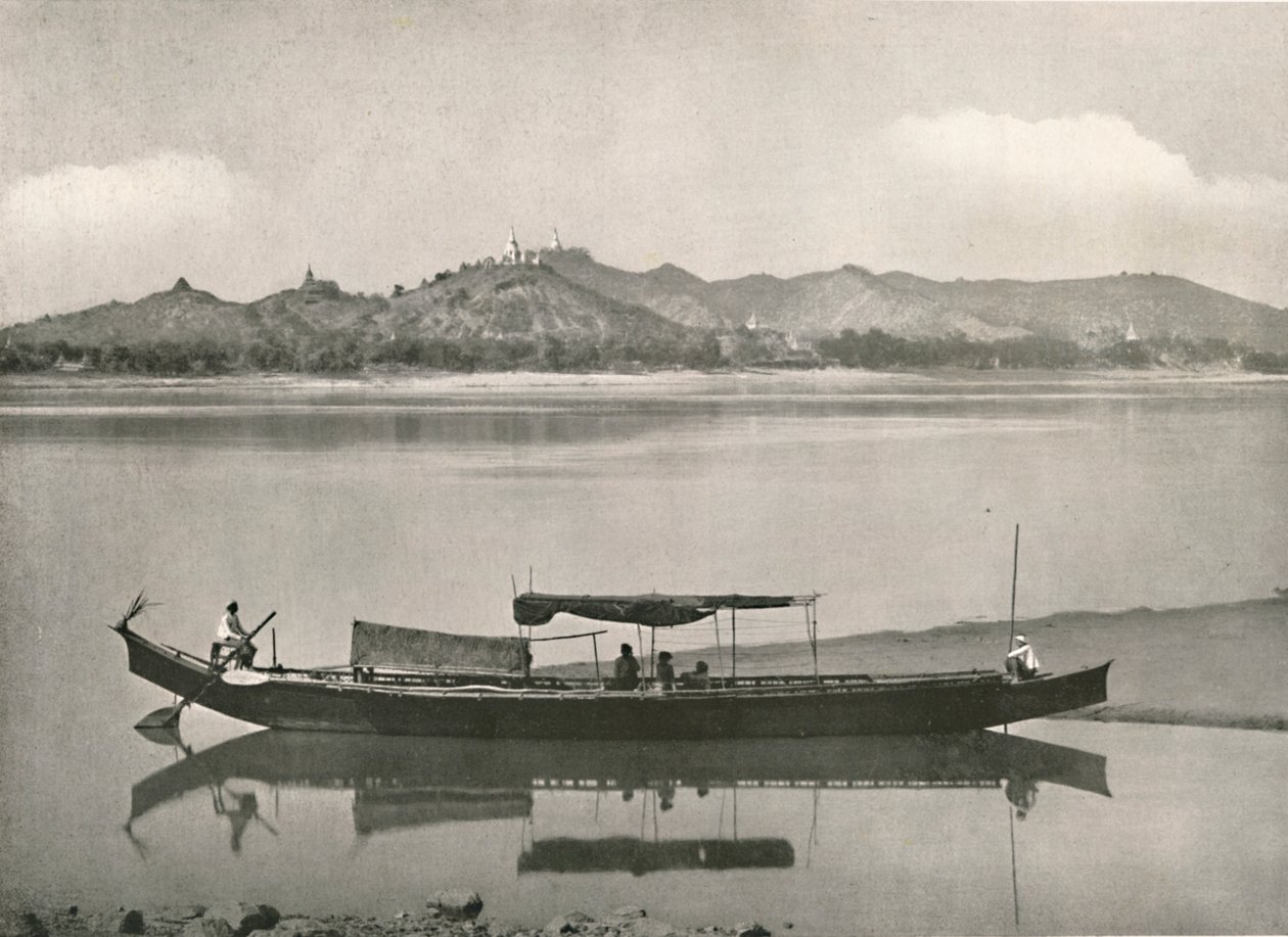 इरावाडी पर सागिंग - हर पहाड़ी की चोटी एक पैगोडा, 1900 के साथ थी। द्वारा अज्ञात