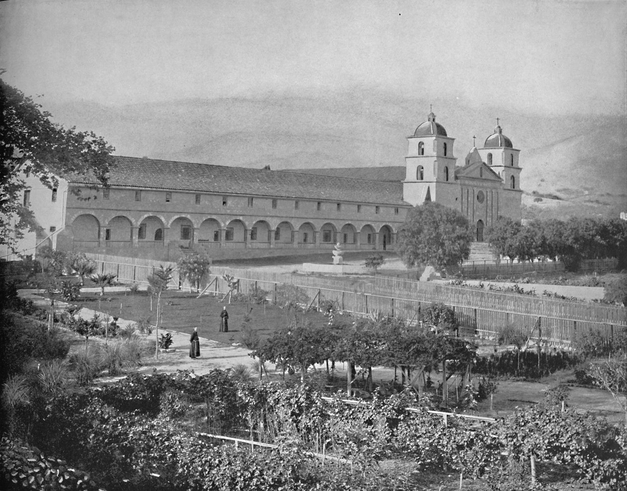 सांता बारबरा मिशन, कैलिफोर्निया, c1897। द्वारा अज्ञात