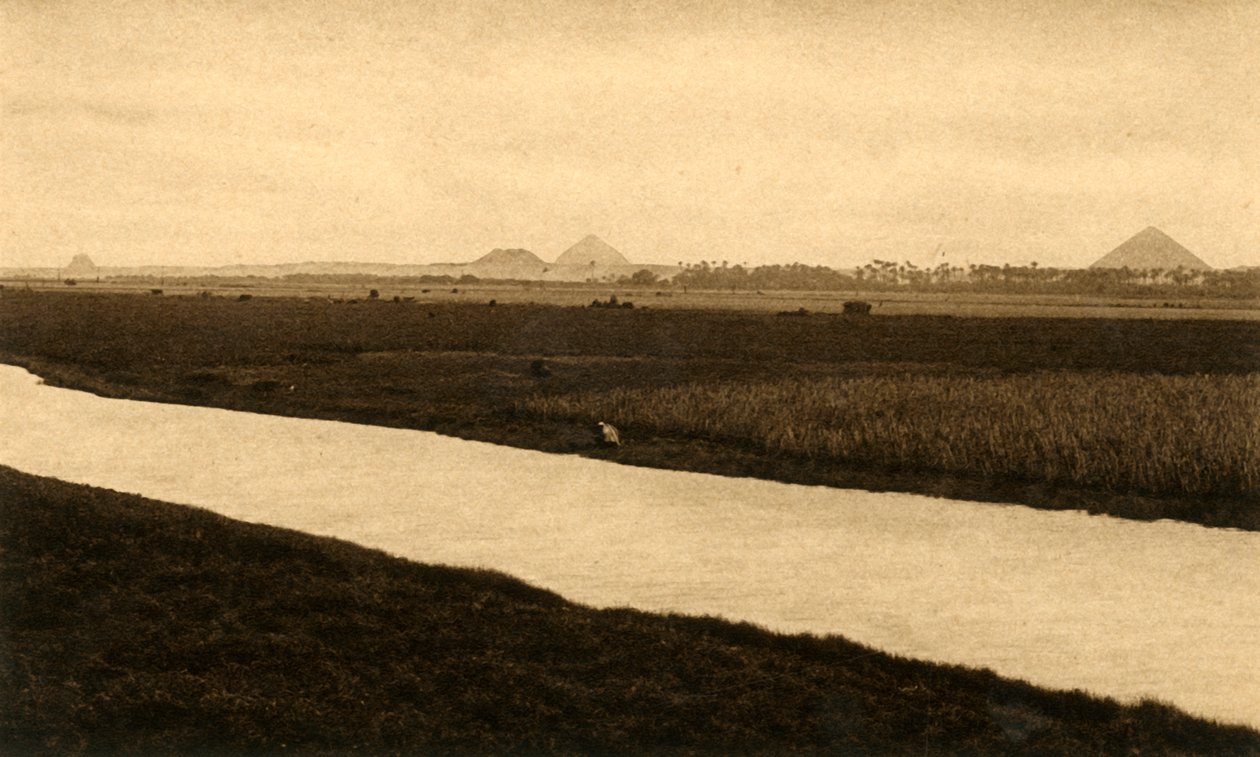 सक़ारा - द पिरामिड ऑफ़ दशूर, c1918-c1939। द्वारा अज्ञात
