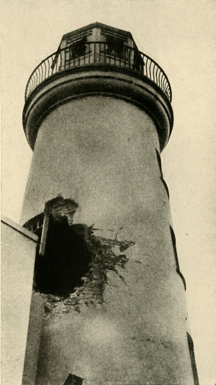 जर्मन बम से स्कारबोरो प्रकाशस्तंभ, प्रथम विश्व युद्ध, दिसंबर 1914, c1920। द्वारा अज्ञात