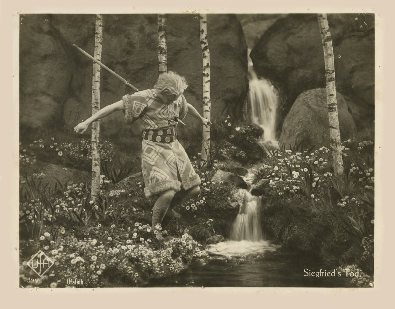 फिल्म डाई निबेलुन्गेन: सिगफ्रीड फ्रिट्ज लैंग, 1924 का दृश्य। द्वारा अज्ञात