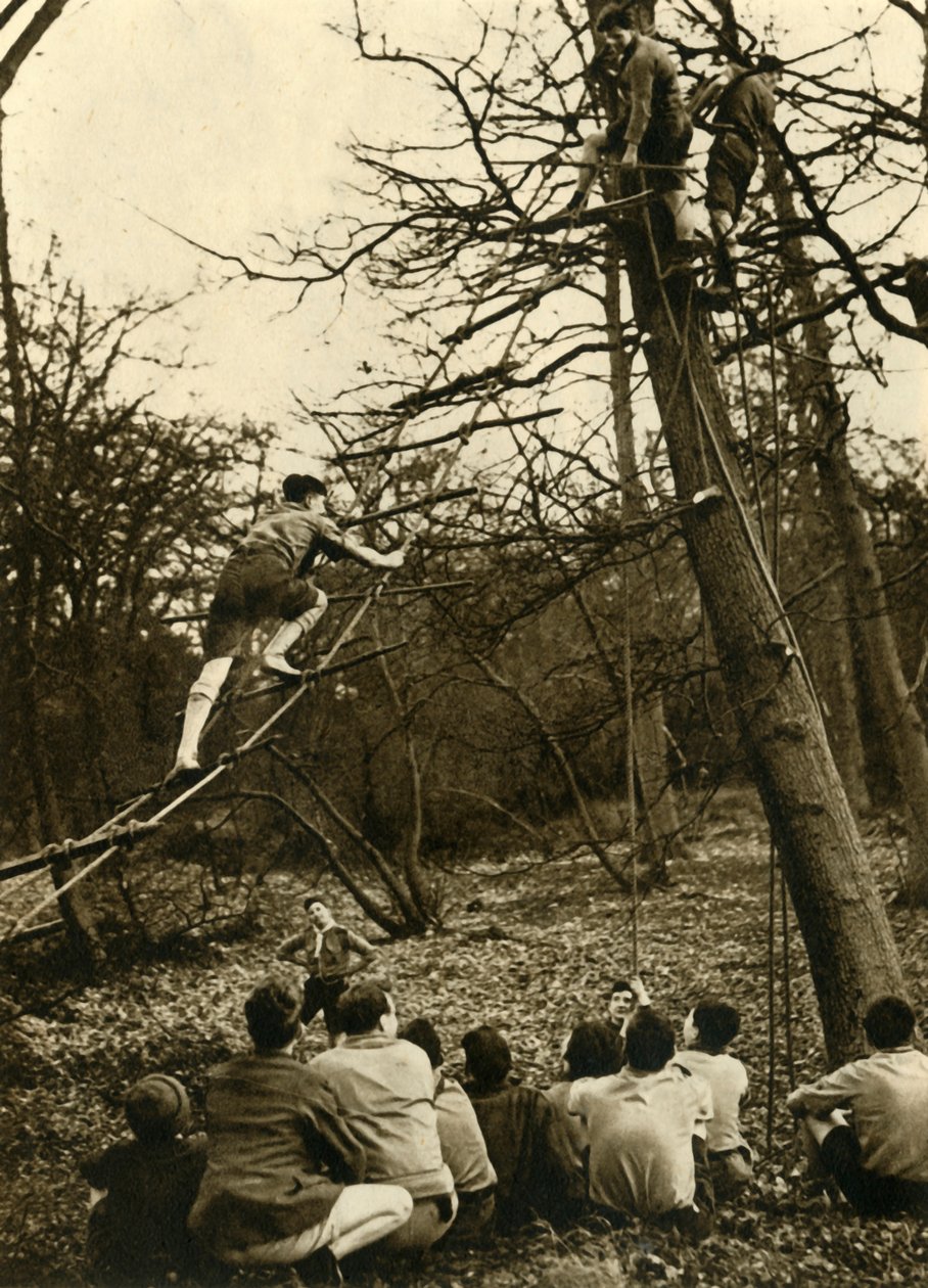 'स्काउट्स प्रैक्टिसिंग पायनियरिंग', 1944। द्वारा अज्ञात