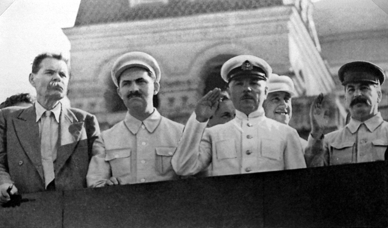 लेनिन मकबरे, रेड स्क्वायर, मॉस्को, यूएसएसआर, 1931 के ट्रिब्यून पर वरिष्ठ सोवियत आंकड़े द्वारा अज्ञात