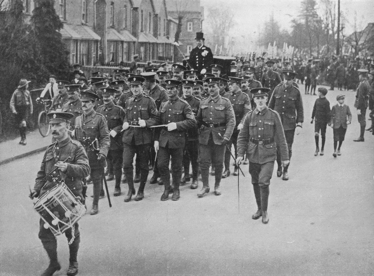 चर्च से ब्राइडल कोच की सेवा करने वाले सार्जेंट, 1915 द्वारा अज्ञात
