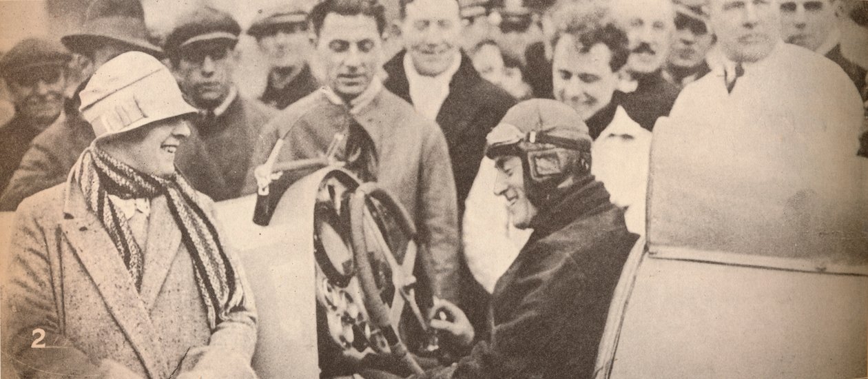 इच्छुक दर्शकों के लिए ड्राइविंग तंत्र दिखाना, c1927, 1935 द्वारा अज्ञात