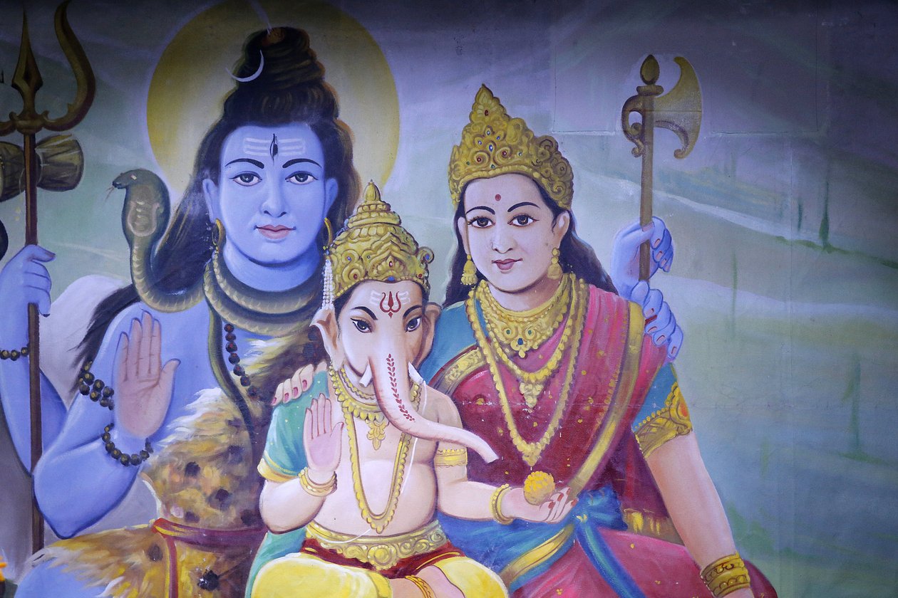 श्री राम मंदिर, लीसेस्टर। शिव, पार्वती और उनके पुत्र गणेश। यूनाइटेड किंगडम द्वारा अज्ञात