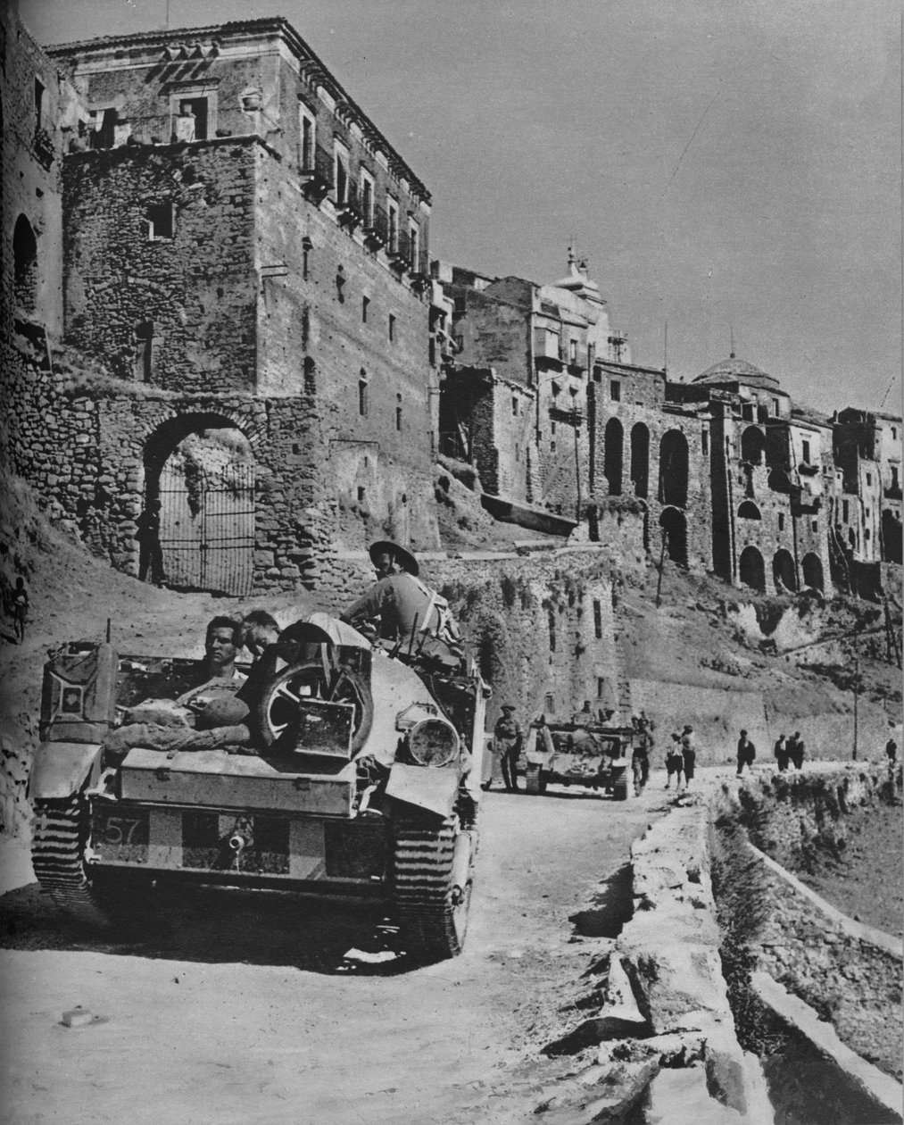 सिसिलियन माउंटेन गढ़ स्टॉर्मेड, 1943 द्वारा अज्ञात