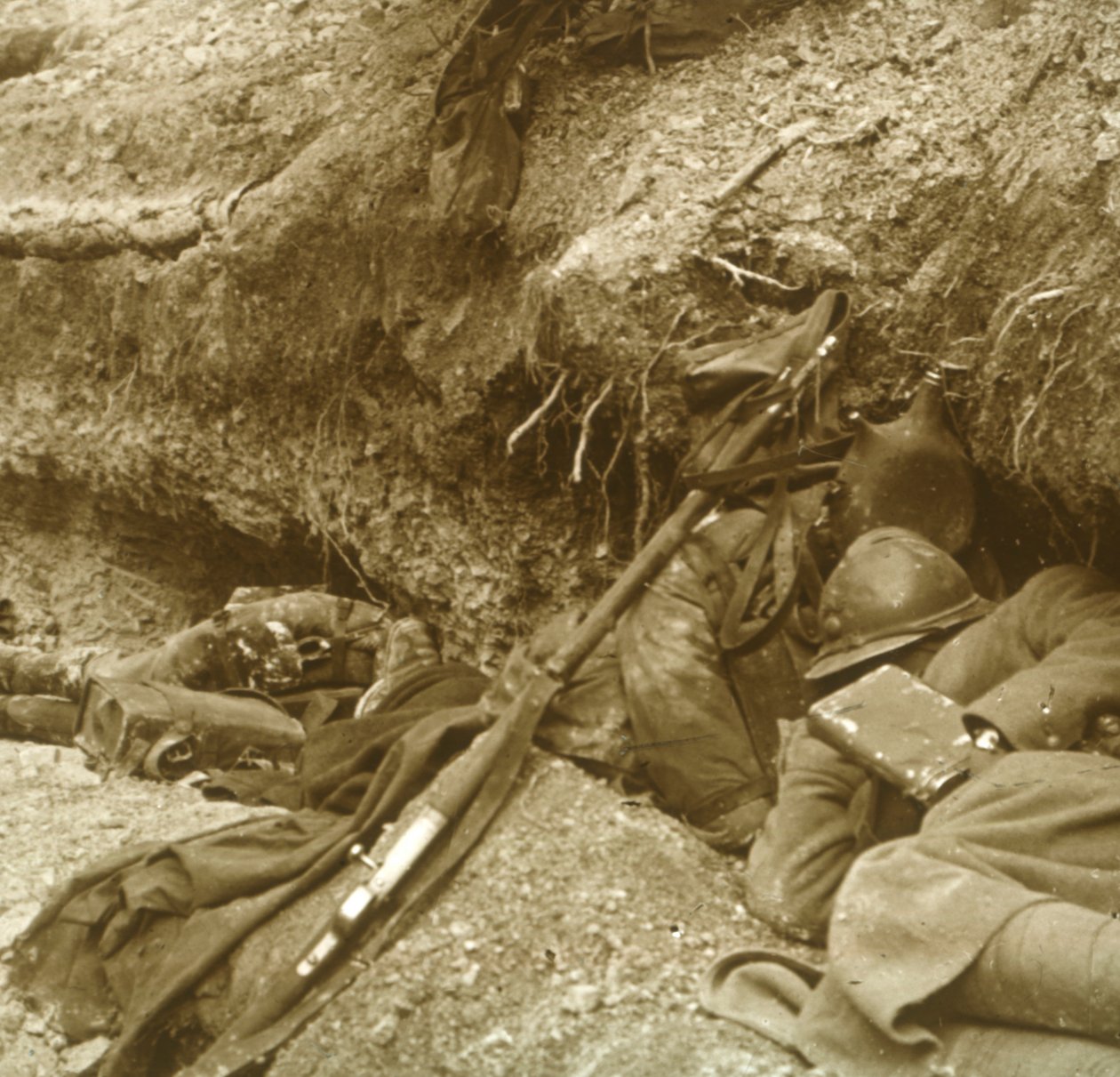 सिएस्टा, वर्दुन, उत्तरी फ्रांस, 1916 द्वारा अज्ञात