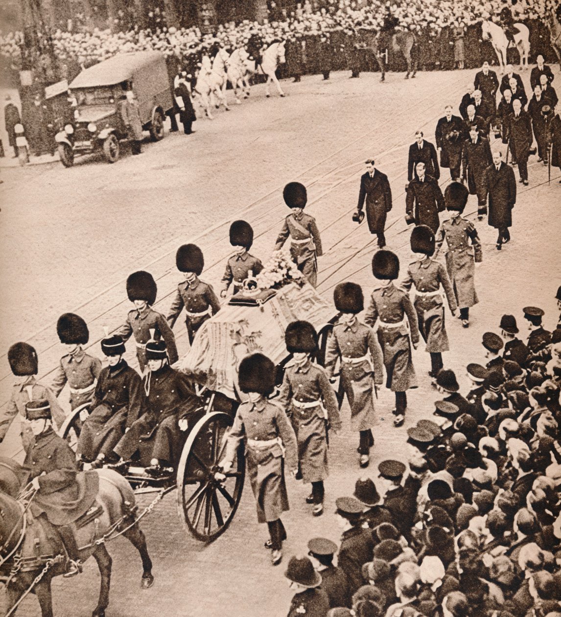 सिंपल मेजेस्टी: किंग जार्ज ताबूत, रॉयल स्टैंडर्ड, 1936 द्वारा कवर किया गया द्वारा अज्ञात