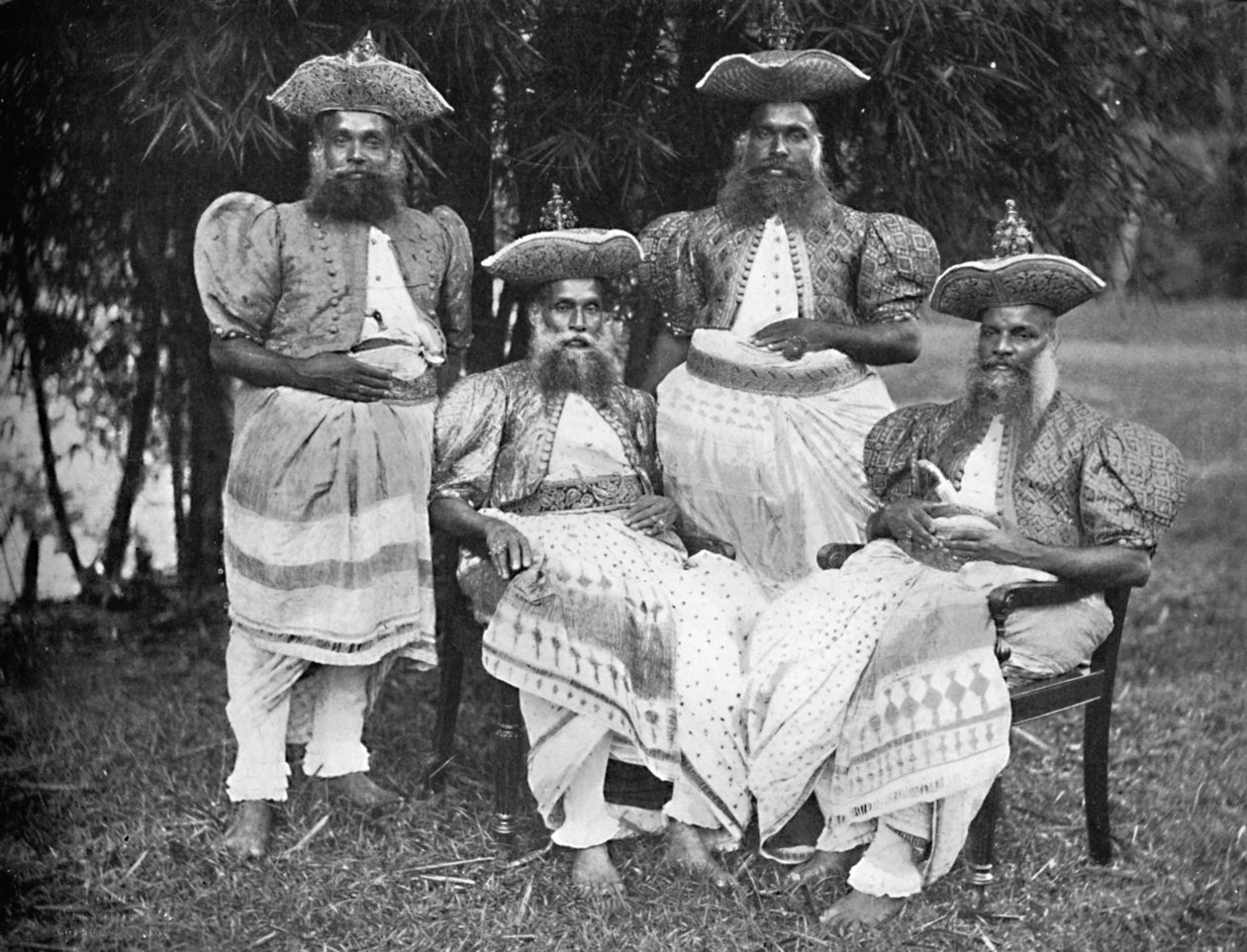 1902 के उच्च पद के सिंघल पुरुष द्वारा अज्ञात