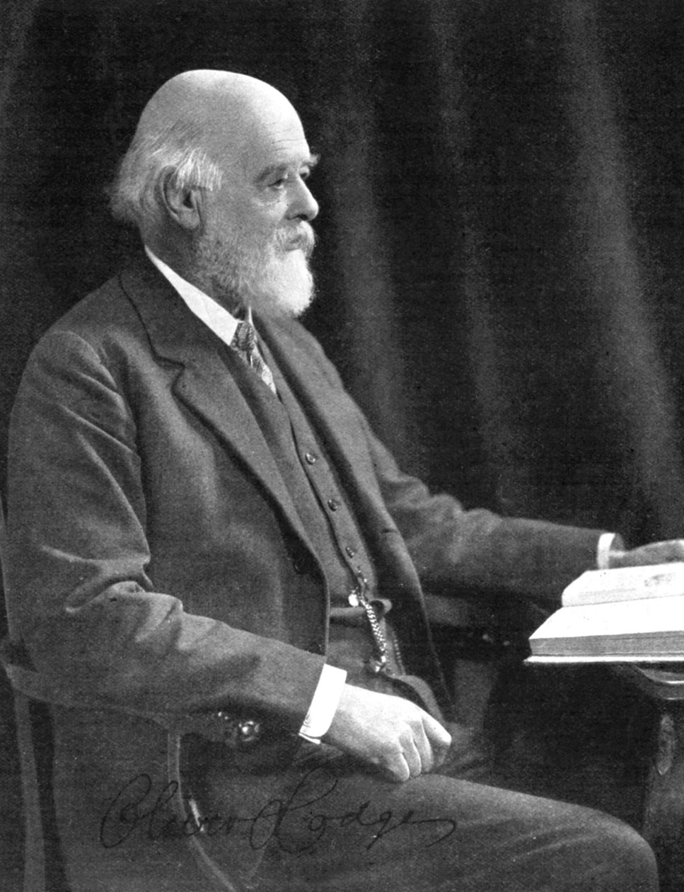 सर ओलिवर जोसेफ लॉज 1851-1940, 20 वीं सदी के प्रारंभ में अंग्रेजी भौतिक विज्ञानी और लेखक द्वारा अज्ञात