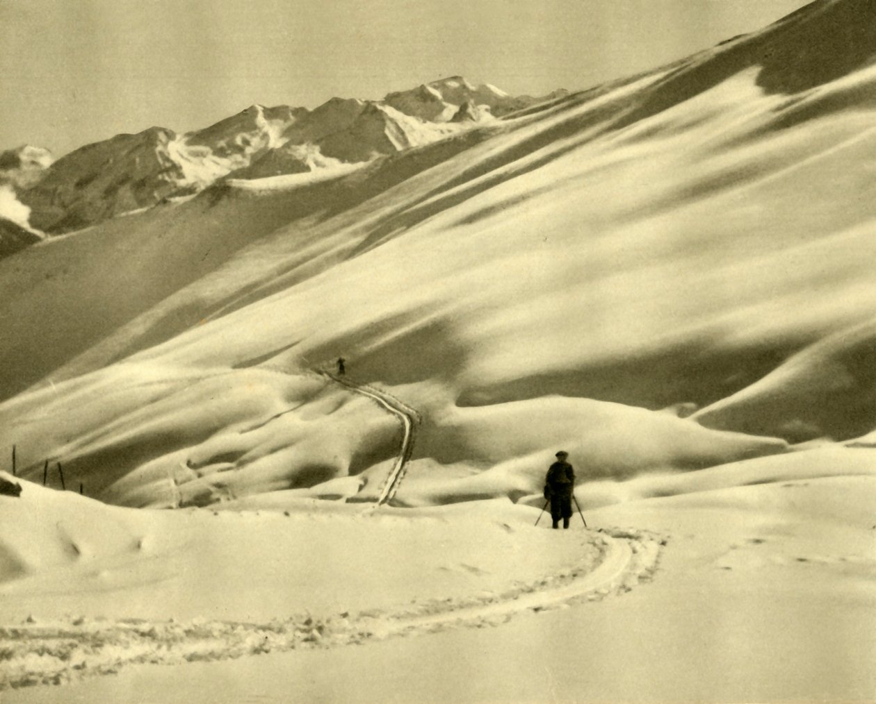 बैड हॉफगस्टिन, ऑस्ट्रिया, c1935 के पास ऊपरी श्लोसलम में स्कीइंग। द्वारा अज्ञात