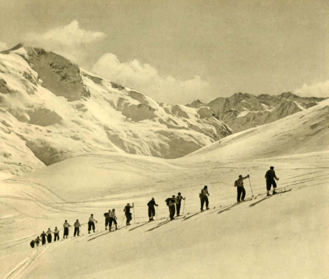 स्कीइंग सबक, अर्लबर्ग, ऑस्ट्रिया, c1935। द्वारा अज्ञात