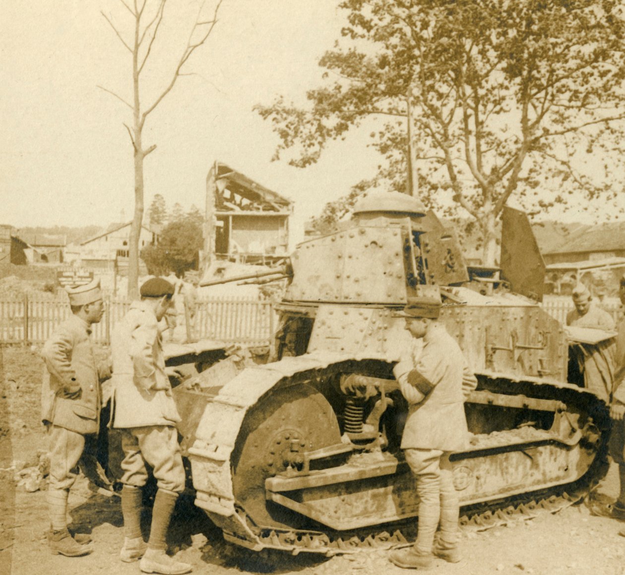 छोटा रेनॉल्ट टैंक, c1914-c1918 द्वारा अज्ञात