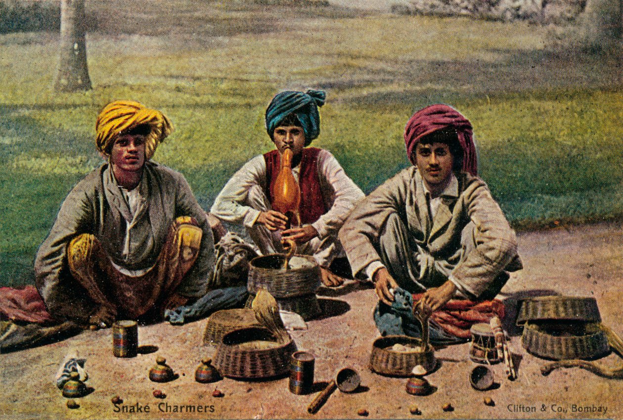 स्नेक चार्मर्स, c1910। द्वारा अज्ञात