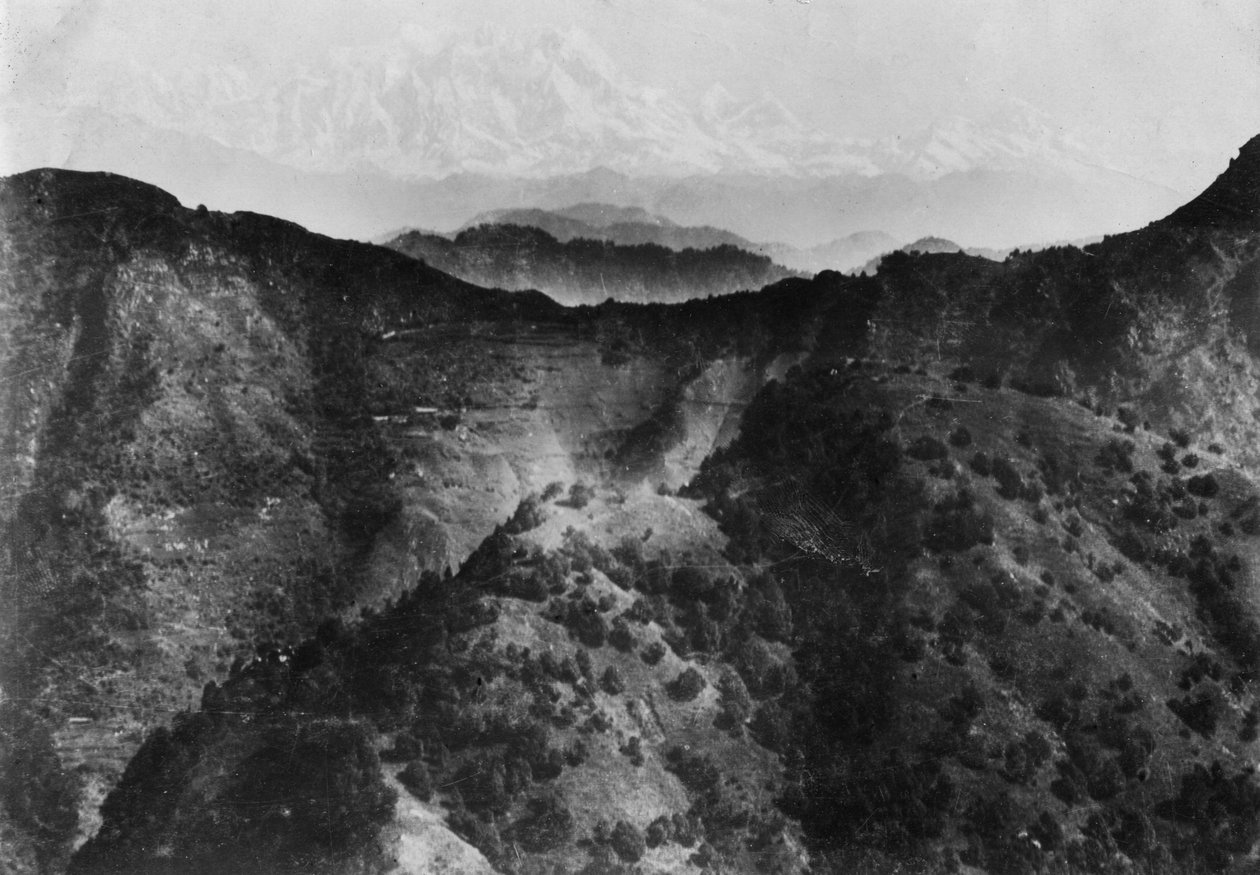 1917, चकराता से लिए गए हिमालय पर हिमपात द्वारा अज्ञात