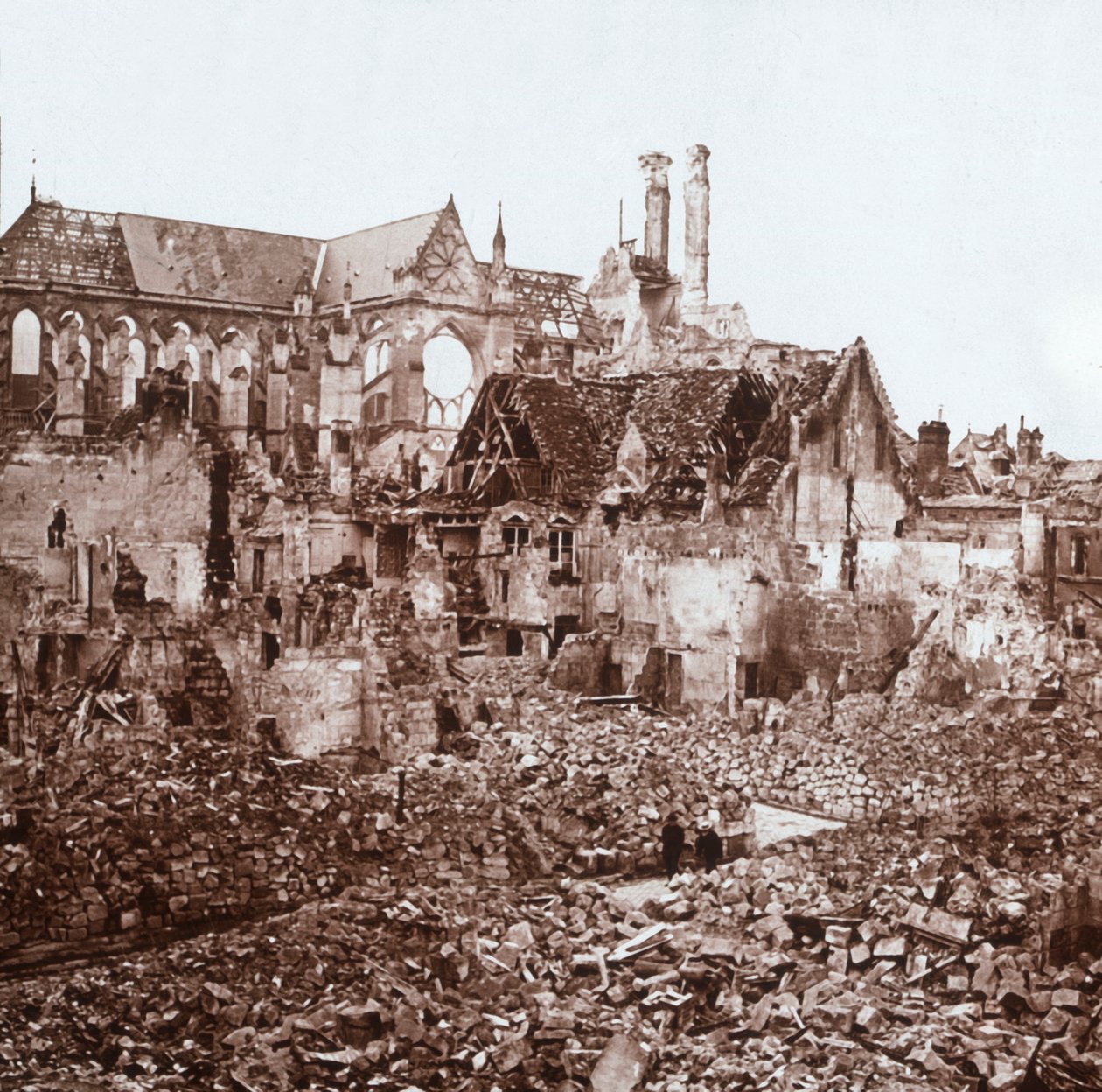 सोइसन्स कैथेड्रल, सोइसन्स, उत्तरी फ्रांस, c1914-c1918। द्वारा अज्ञात