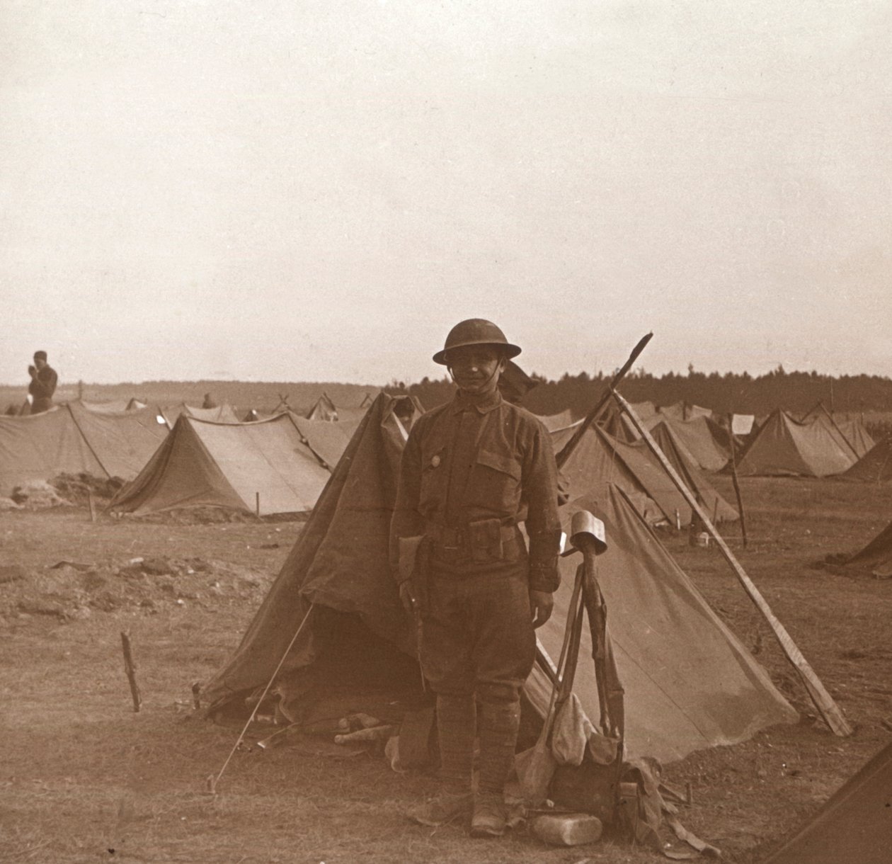 तम्बू, अमेरिकन कैंप, मेलेट, फ्रांस द्वारा खड़ा सैनिक, c1914-c1918। द्वारा अज्ञात