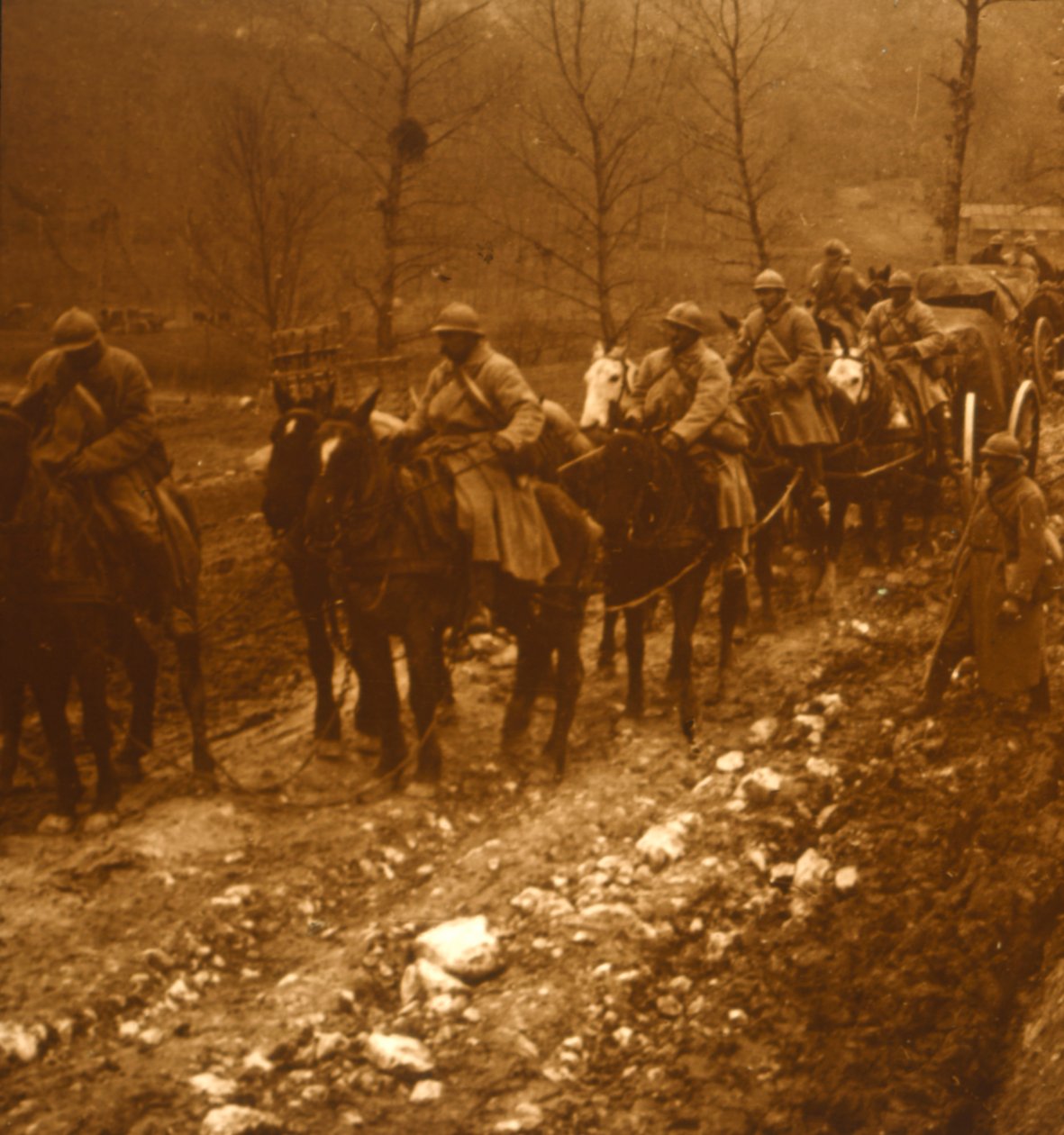 चाल पर सैनिक, c1914-c1918 द्वारा अज्ञात