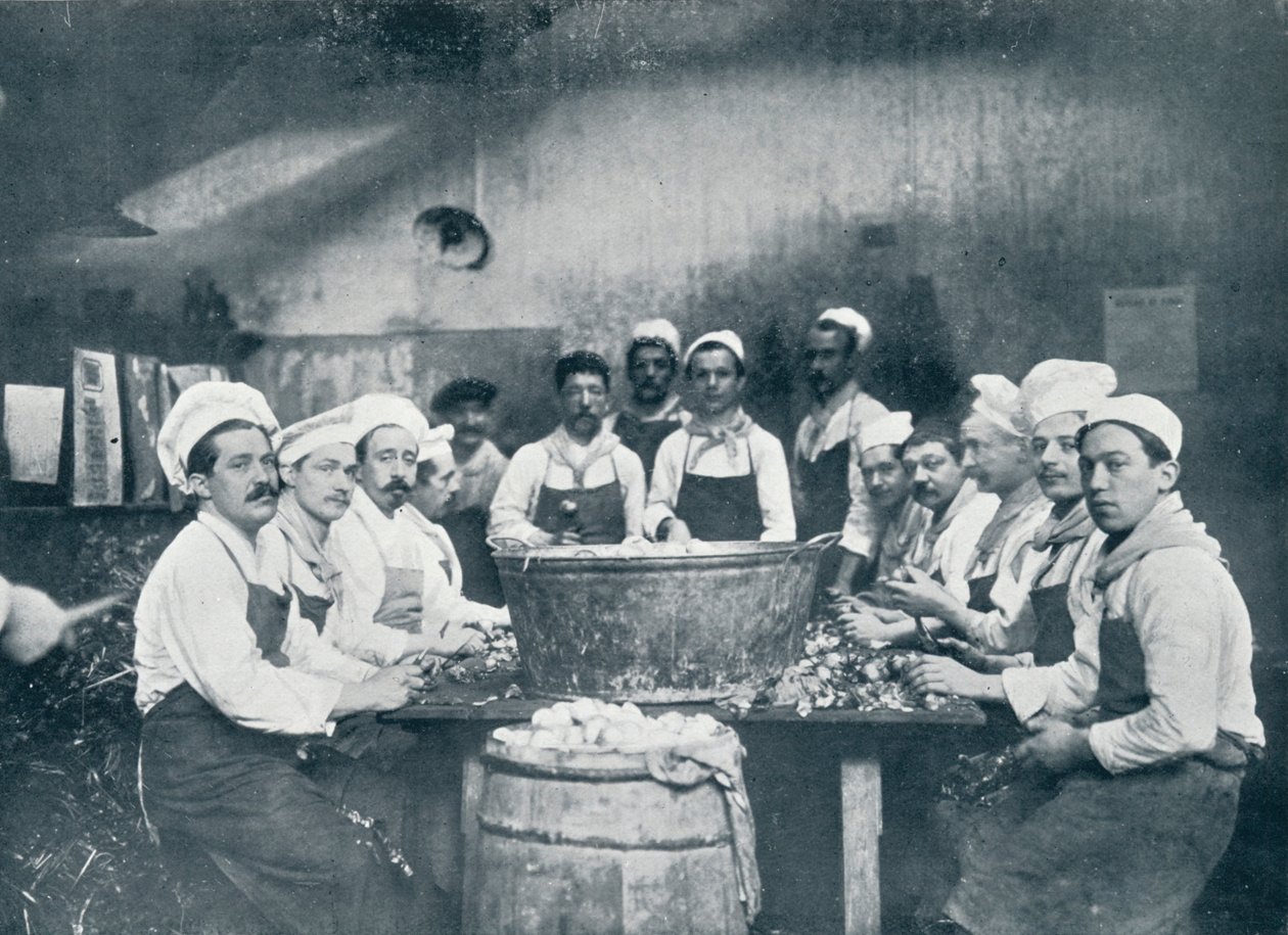 मेसगेरी वैन गंड में सूप तैयार करने वाले कुछ रसोइए, c1914 द्वारा अज्ञात