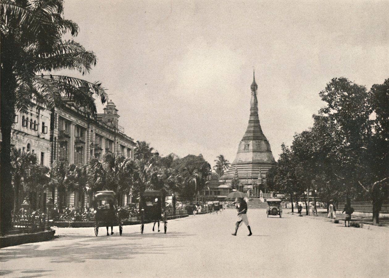 सौले पैगोडा रोड, रंगून, 1900। द्वारा अज्ञात