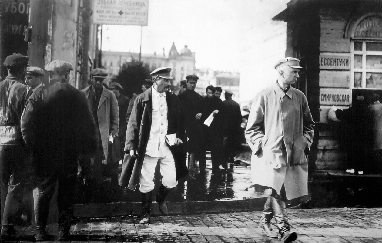 सोवियत नेता जोसेफ स्टालिन जीआरयू गुप्त एजेंटों, 1920 के दशक के अंत तक भाग गए द्वारा अज्ञात