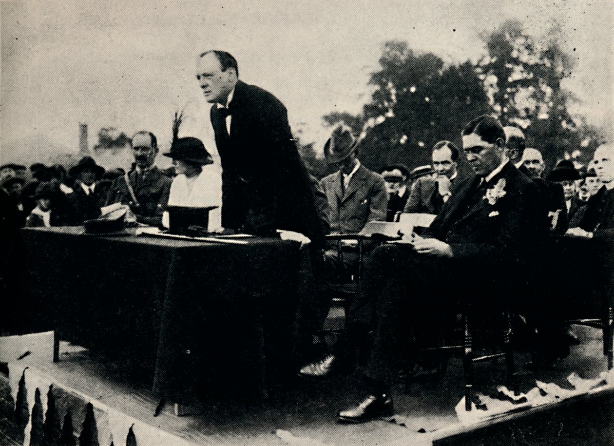 एनफील्ड मुनिशंस वर्क्स, 1917, 1945 में बोलते हुए। द्वारा अज्ञात