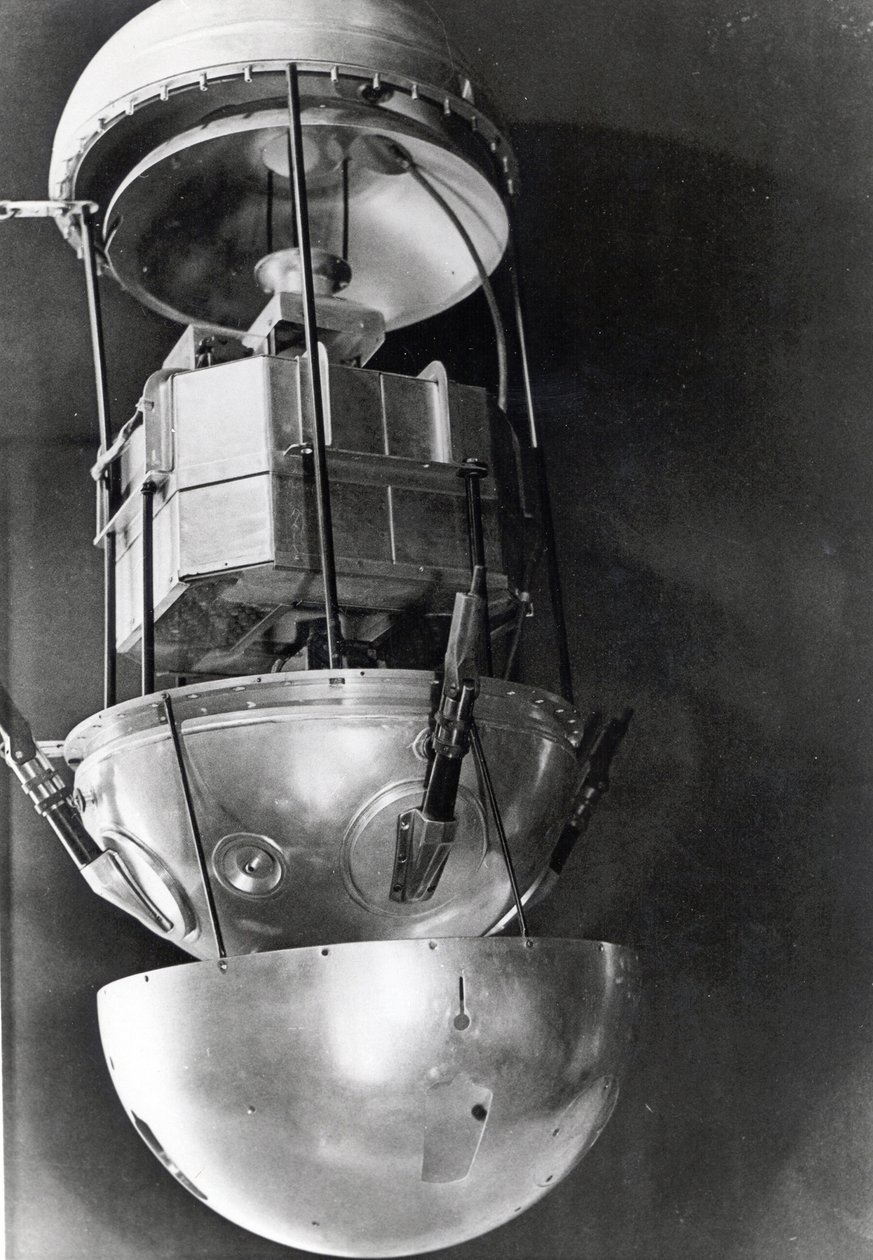 स्पुतनिक 1, रूसी उपग्रह, 1957 द्वारा अज्ञात