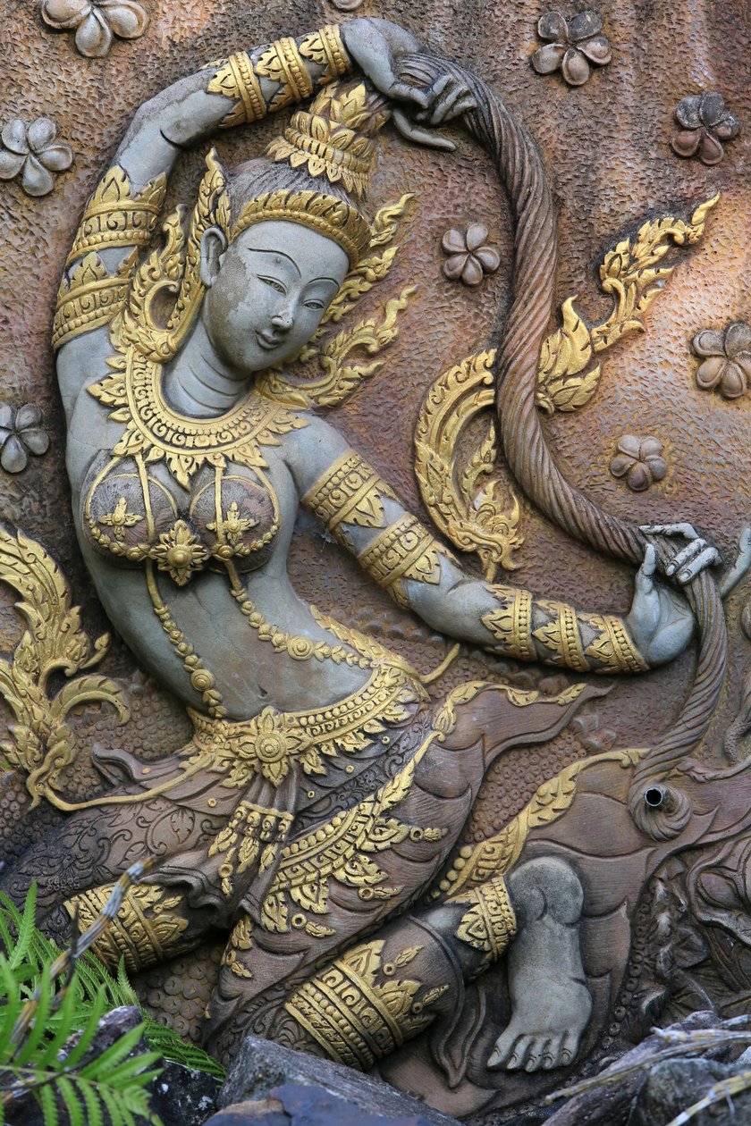 देवी फ्रा माई थोरानी की मूर्ति पृथ्वी देवी बुद्ध की रक्षक। वाट इंपेंग। वियनतियाने। लाओस, 20151029, वियनतियाने, लाओस द्वारा अज्ञात