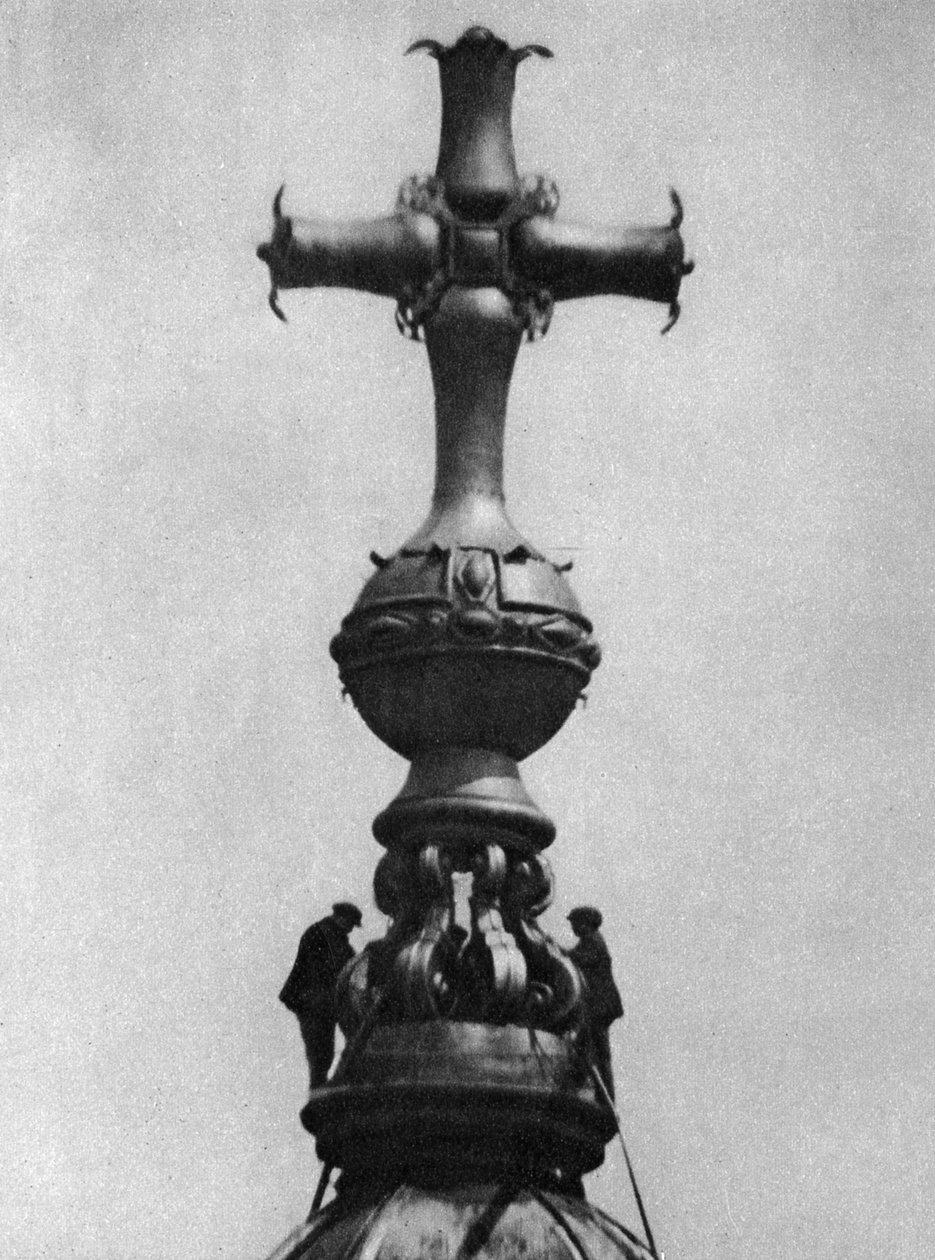 सेंट पॉल कैथेड्रल, लंदन के शिखर पर स्टीपलजैक्स, 1926-1927 द्वारा अज्ञात