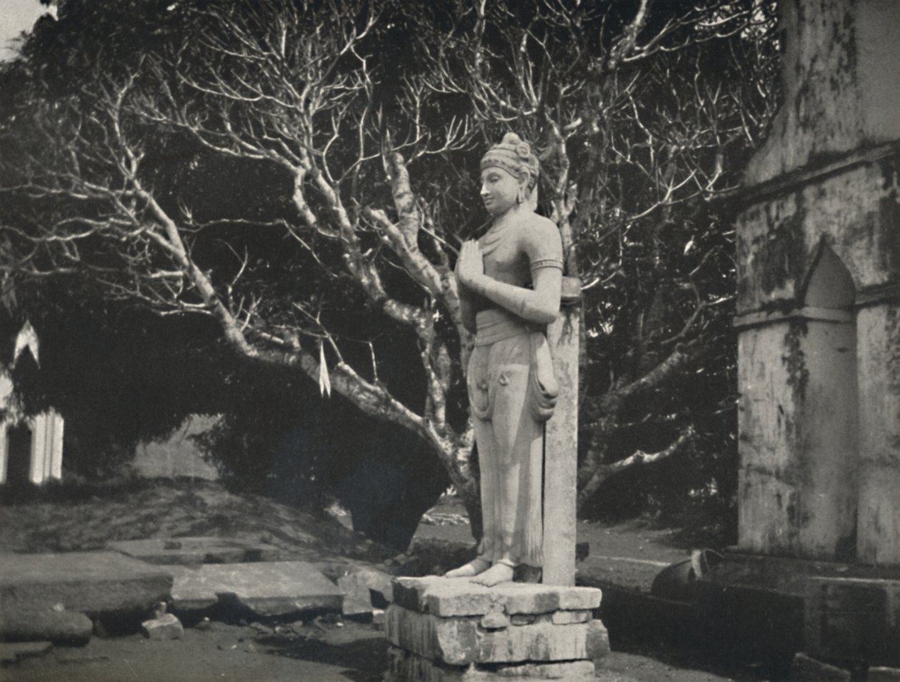 रुवानवाली-दगोबा, अनुराधापुरा, 1926 के पास पत्थर की आकृति द्वारा अज्ञात