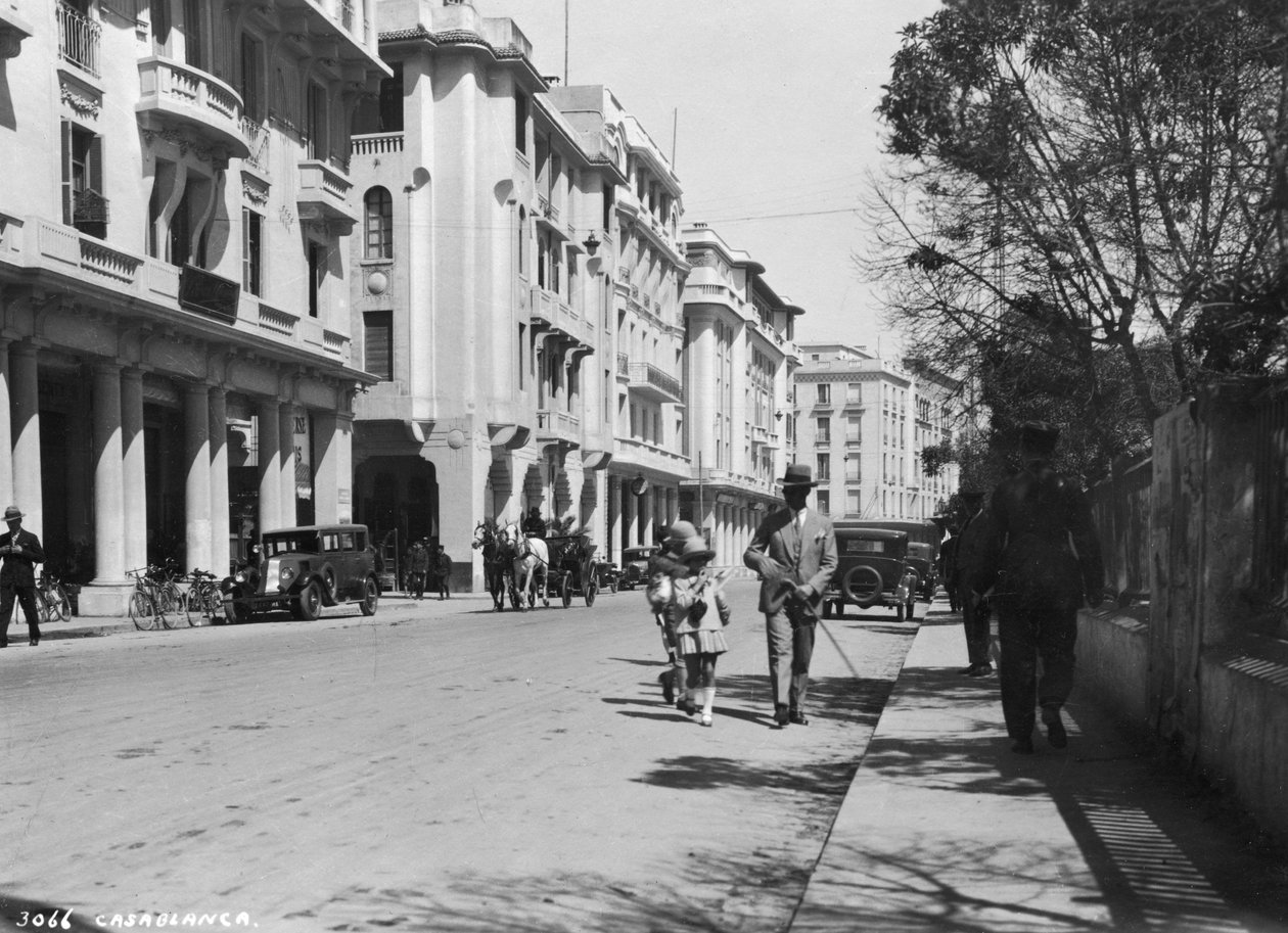 स्ट्रीट दृश्य, कैसाब्लांका, मोरक्को, c1920s-c1930s द्वारा अज्ञात
