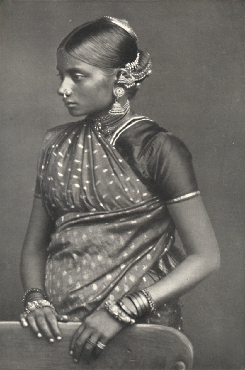 गहने के साथ तामुलिन, 1926 द्वारा अज्ञात