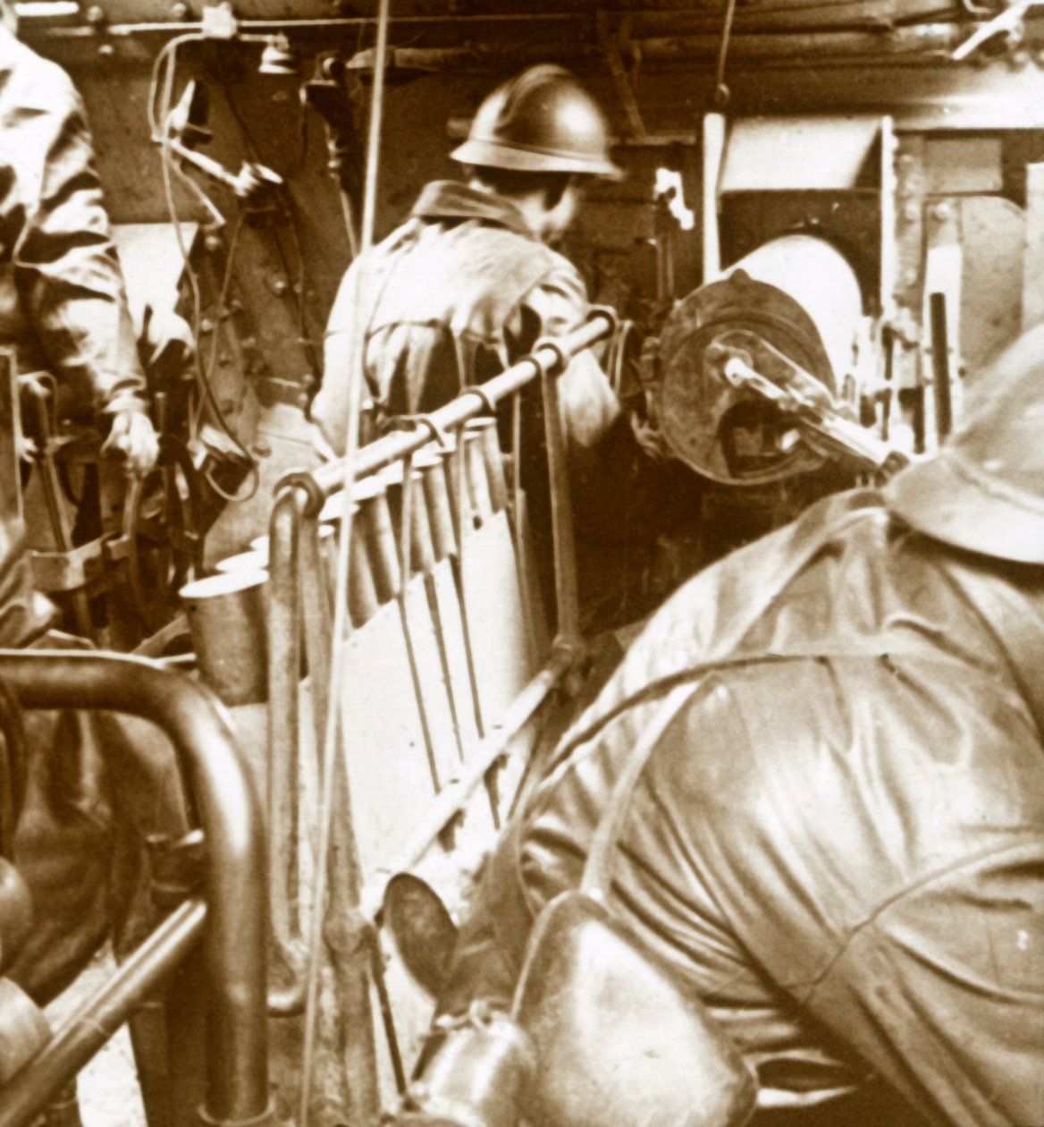 टैंक इंटीरियर, c1914-c1918 द्वारा अज्ञात