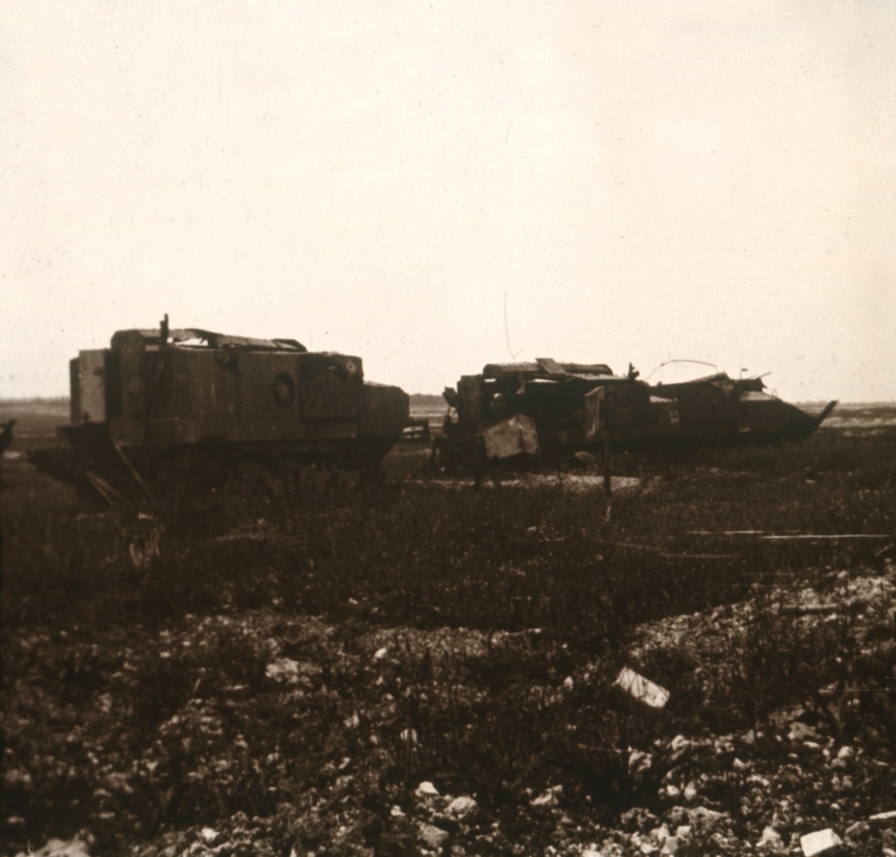 टैंक, जुविंकोर्ट, उत्तरी फ्रांस, c1914-c1918 द्वारा अज्ञात