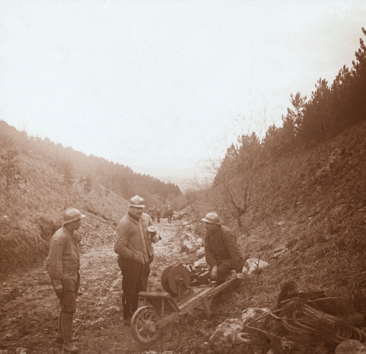 टेलीग्राफिस्ट, सोम्मे, उत्तरी फ्रांस, c1914-c1918 द्वारा अज्ञात
