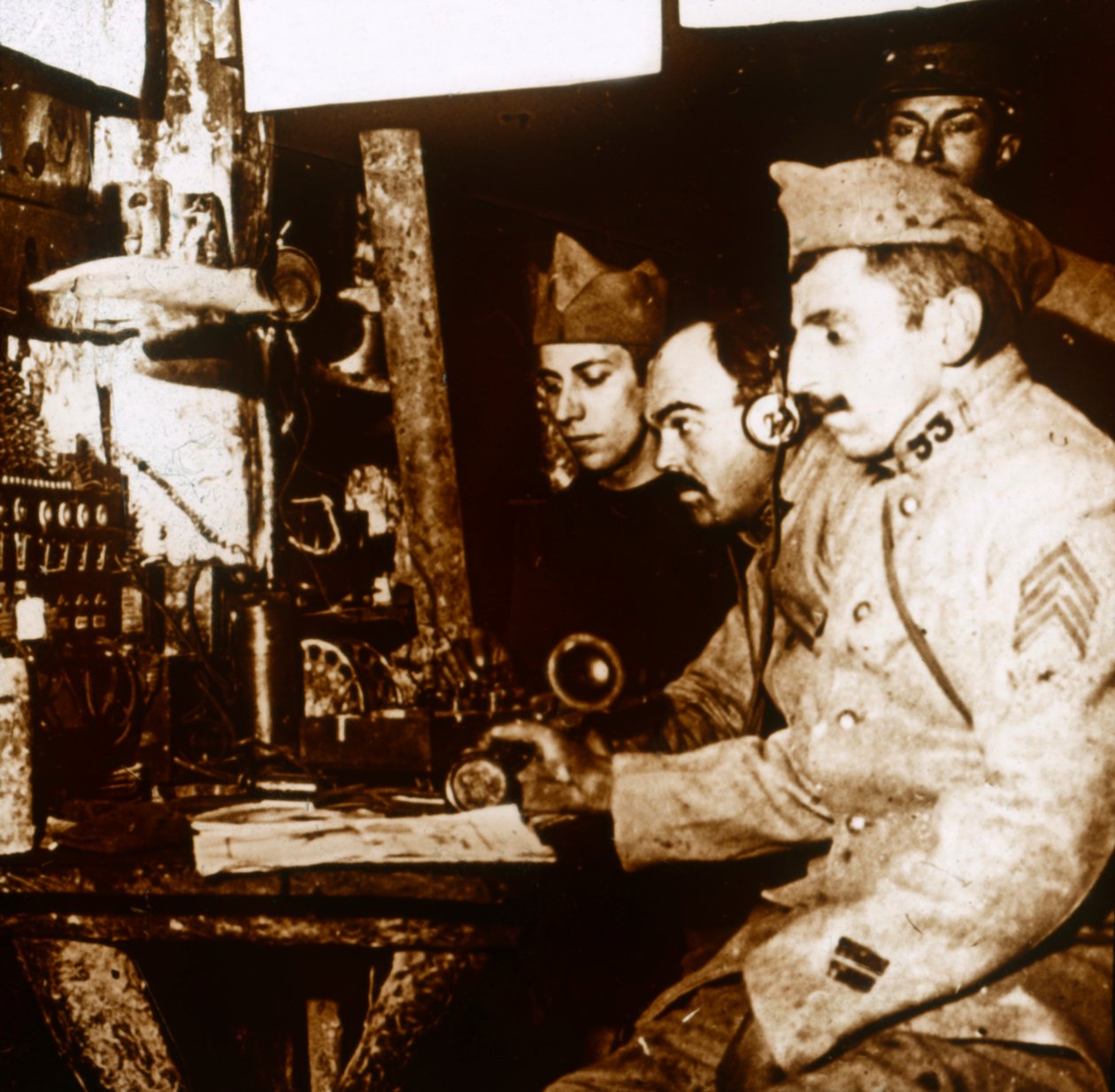 टेलीफोनिस्ट, c1914-c1918 द्वारा अज्ञात