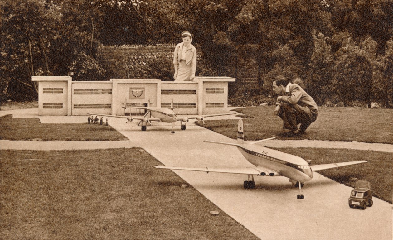 द एयरपोर्ट, द मॉडल विलेज, वेस्ट क्लिफ, रामसगेट, केंट, c1950s द्वारा अज्ञात