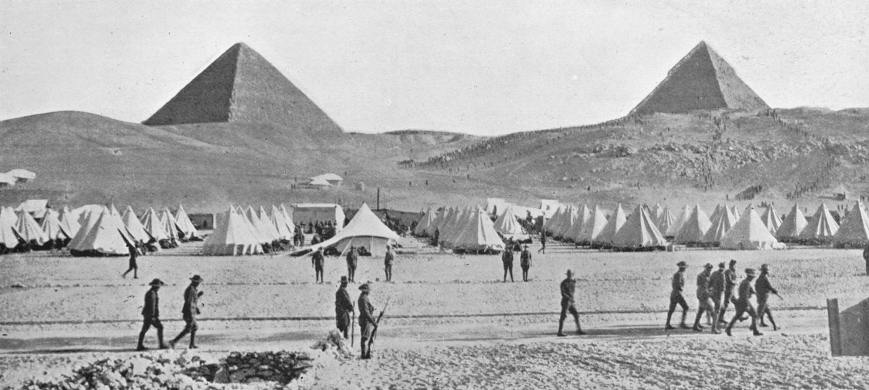 मिस्र में ऑस्ट्रेलियाई सैनिकों ने 1914 में पिरामिडों के पास घेरा डाला द्वारा अज्ञात