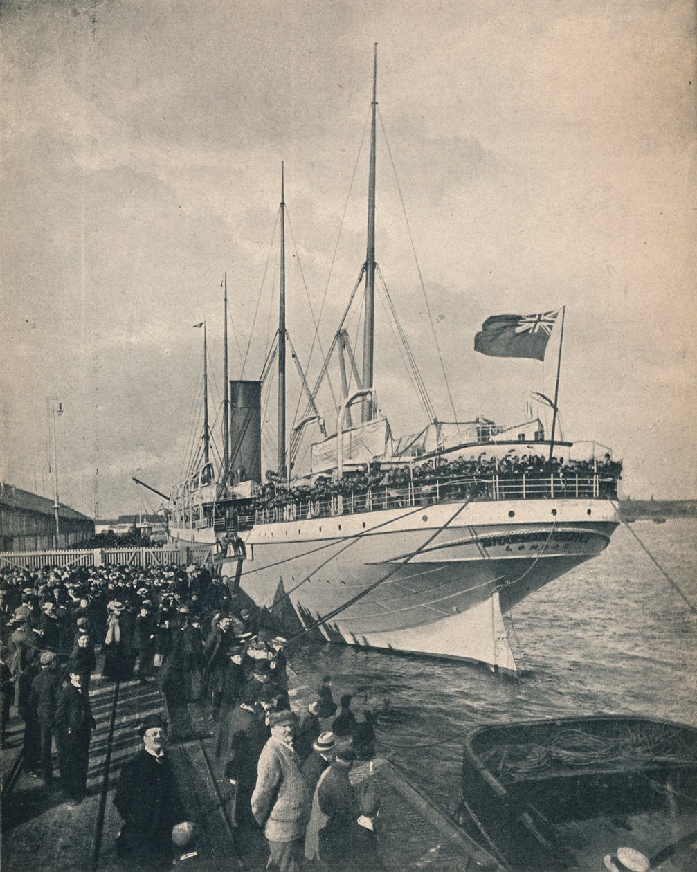 ब्रोमर कैसल केप से दूर, ट्रूप्स के साथ, c1900। द्वारा अज्ञात