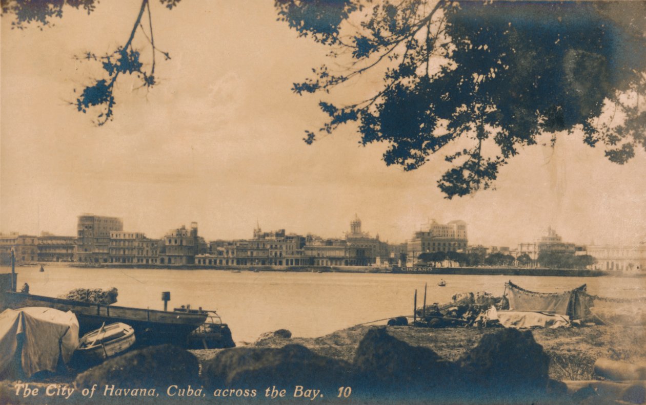 खाड़ी के पार, हवाना, क्यूबा का शहर, c1930 द्वारा अज्ञात